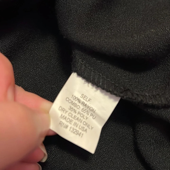 AMANDA UPRICHARD V Neck Minimalist Sleeveless Rounded Hem Tank Top Blouse - Picture 7 of 8